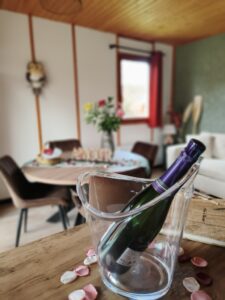 IMG20260214120919 Pack love champagne à l'accueil au chalet nordique