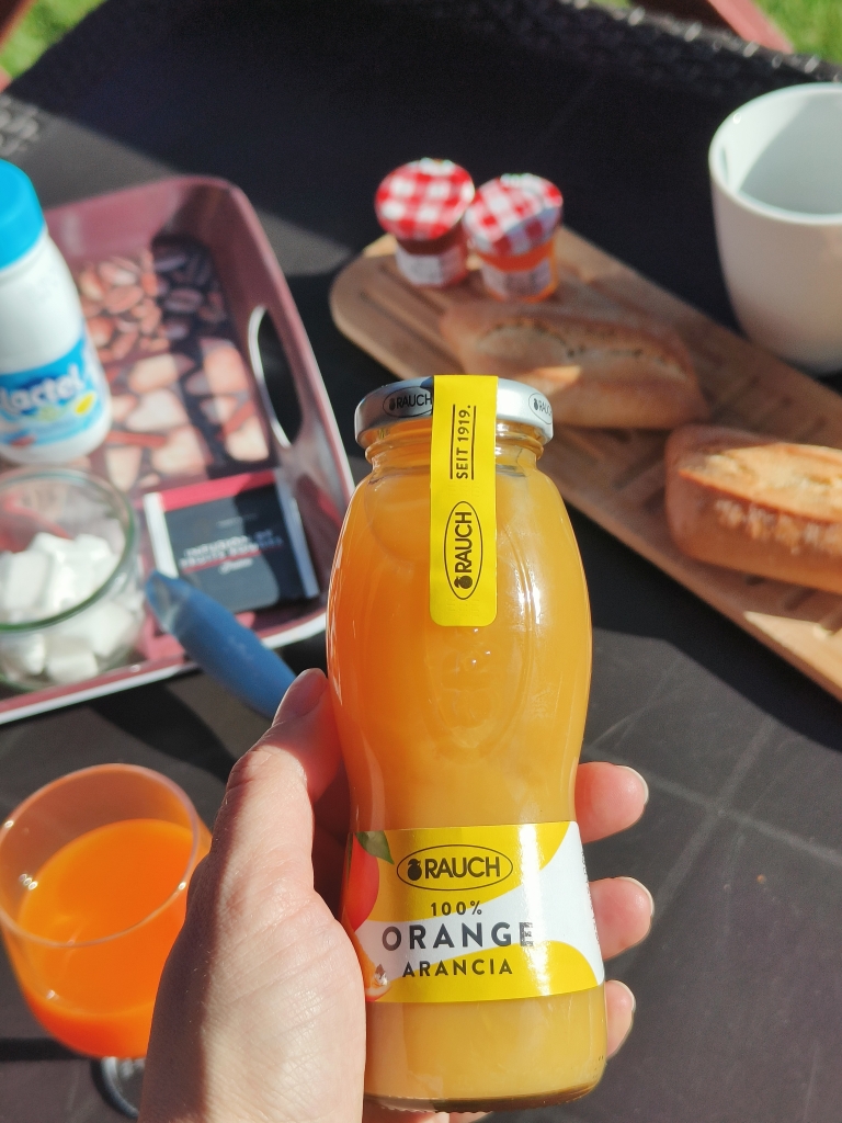 IMG20260224154430 Jus de fruits et petit déjeuner