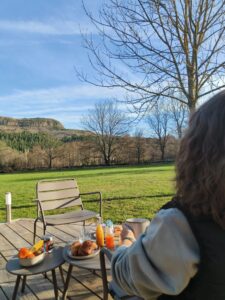 IMG20260224161536 Petit déjeuner en terrasse au chalet nordique de la colagne